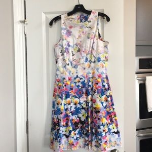 Maggy London fit and flare floral dress - size 10
